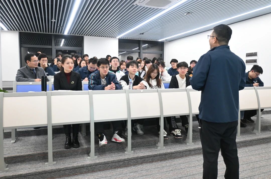 易而知高考全日制学校召开广州调研考试总结大会暨导师组见面会